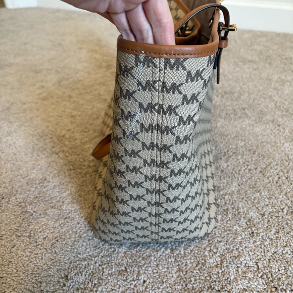 Michael Kors Monogram Brown Extra Large Tote Bag - Picture 4 of 8